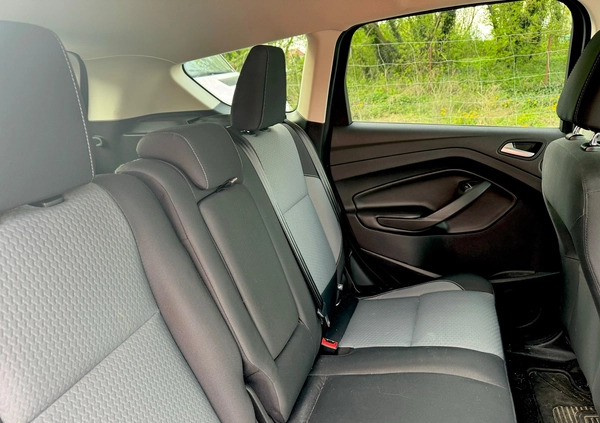 Ford Escape cena 48900 przebieg: 98049, rok produkcji 2017 z Opoczno małe 67